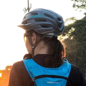 Segurança e Estilo: Capacete de Ciclismo Feminino com Viseira