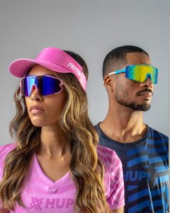 Óculos de beach tennis: quais lentes e armações funcionam melhor na areia